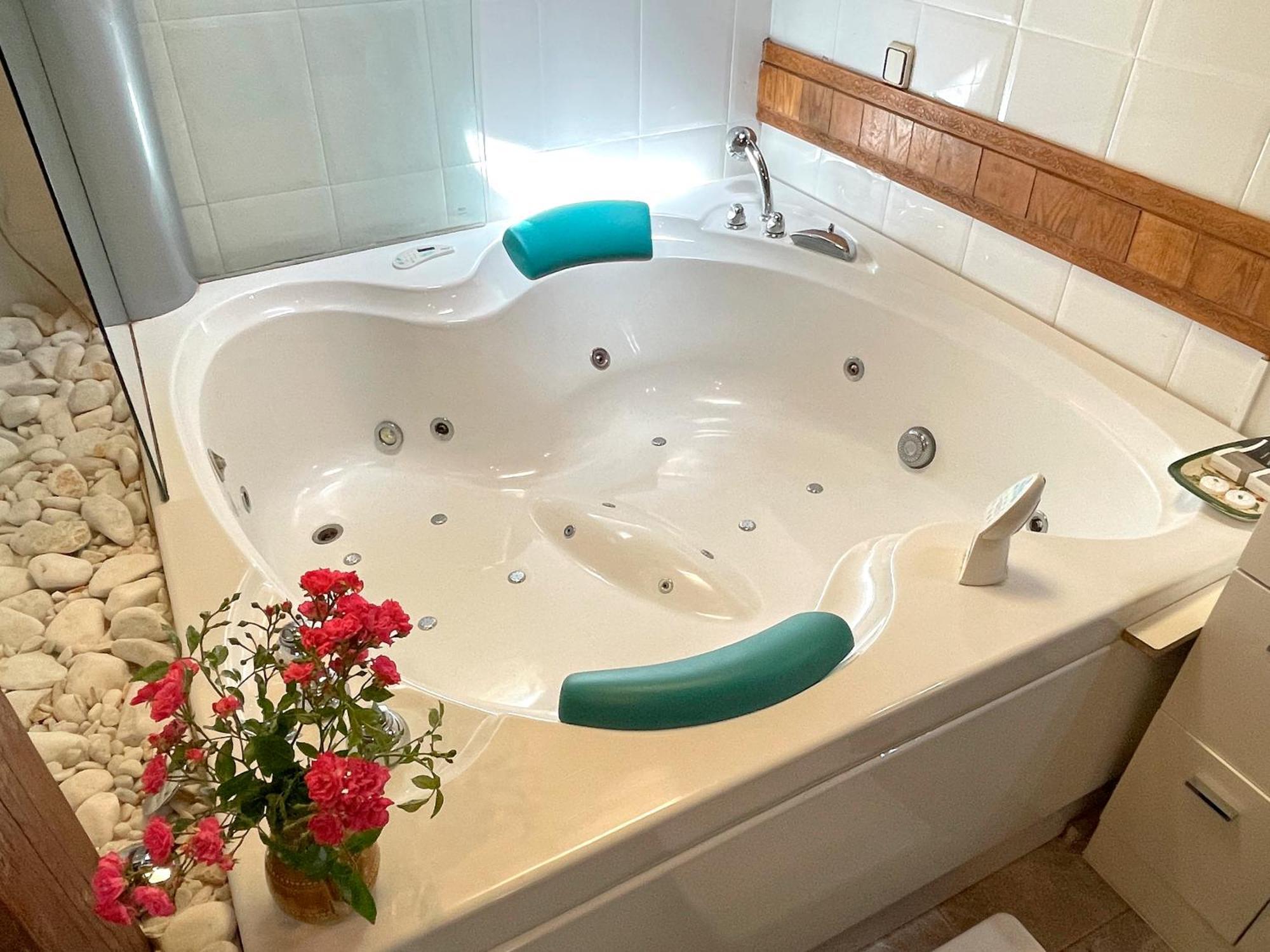 Hotel Peruskenea Jaunsaras エクステリア 写真
